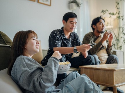 9 Ciri Kepribadian Perempuan yang Punya Teman Laki-laki Lebih Banyak