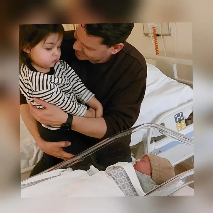 <p>Dalam unggahan di Instagram, Gracia Indri mem-<em>posting</em> potret putranya yang baru lahir. Di satu foto, kakak Gisela Cindy ini membagikan momen saat anak pertamanya Nova Lynn Slijpen melihat baby Maxim. Nova yang berusia tiga tahun ini tampak masih kebigungan melihat adiknya yang baru lahir. (Foto: Instagram @graciaz14)</p>