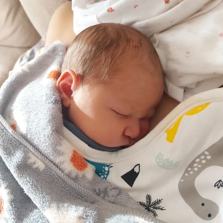 <p>Ucapan selamat datang dari beberapa rekan artis. Mereka turut bahagia dengan kelahiran anak kedua Gracia Indri, Bunda. "Selamat sayangg&hellip; selamat <em>speed recovery</em> yaaaa&hellip; sehat selalu baby," tulis artis Kartika Putri. "<em>Congrats</em> sayangku&hellip; ikut seneng makin komplit keluargamu," kata penyanyi dangdut Iis Dahlia. "Selammaattt !! Sehat terus mama and <em>baby boy</em> gemaass," ungkap artis Widi Mulia. (Foto: Instagram @graciaz14)</p>