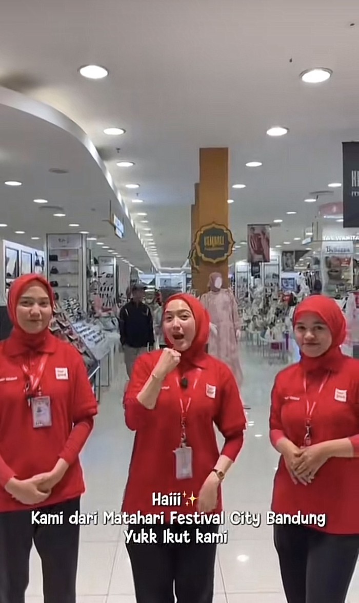 viral di TikTok, potret kebahagiaan seorang penyandang tunarungu yang diterima bekerja di Matahari Department Store. Hal tersebut pun membuat Matahari Store jadi ramai diapresiasi oleh warganet.