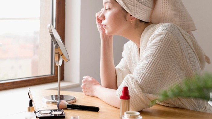 5 Tips Makeup Aman untuk Pemilik Mata yang Mudah Berair