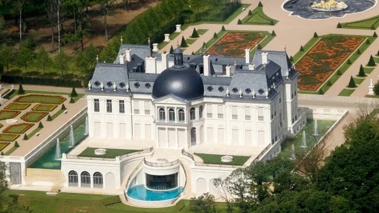 Rumah termahal di dunia Rp5&comma;28 triliun milik Pangeran Saudi&comma; berisi istana mewah bergaya Prancis dengan fasilitas supercanggih dan unik&period; Simak selengkapnya&period;