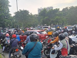 Rutinitas Macet Senin Pagi di Perempatan Gedangan dan Aloha Sidoarjo