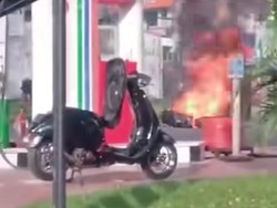 Motor Wanita Terbakar Usai Isi BBM di SPBU Antang Makassar