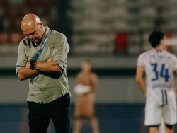 Suporter Bali United Tuntut Pelatih Johnny Jansen Mundur!