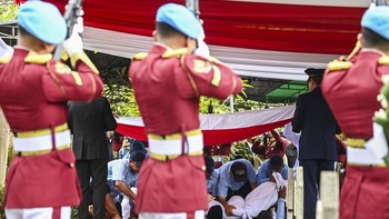 FOTO: Pemakaman Wakil Presiden ke-6 Try Sutrisno