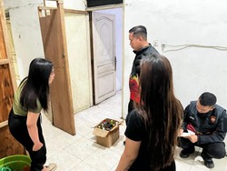 Nekat Buka Saat Ramadan, Warung Pangku di Gresik Digerebek Polisi
