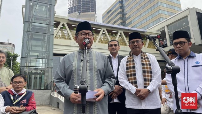 Gubernur DKI Jakarta Pramono Anung resmi membuka kembali Jembatan Penyeberangan Orang (JPO) Sarinah, Jakarta Pusat, usai menjalani proses revitalisasi.