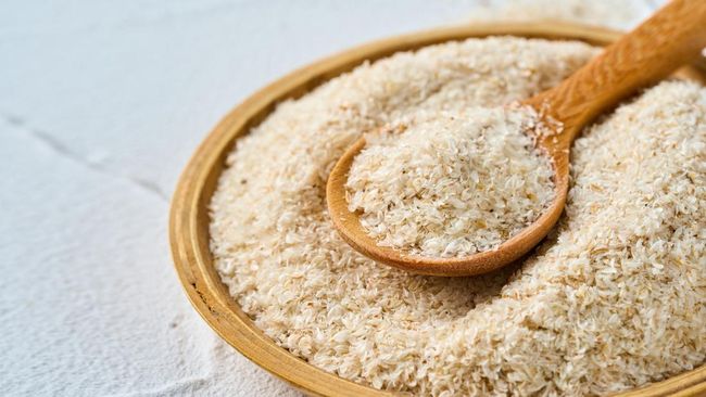 Psyllium husk dikenal baik untuk pencernaan hingga kolesterol. Apa saja manfaat dan efek sampingnya? Simak penjelasannya.