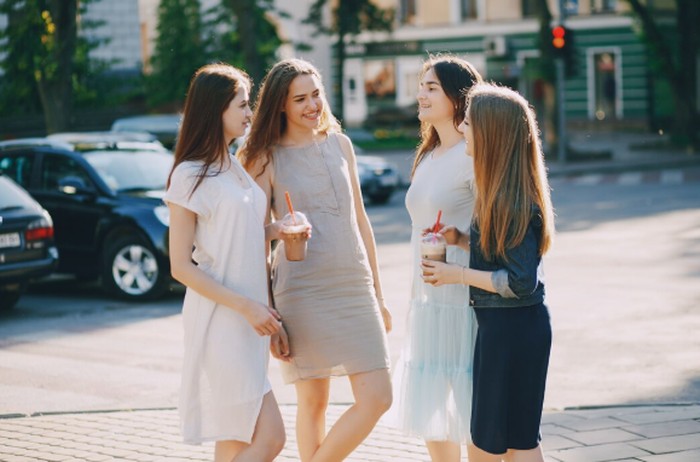 Ramalan zodiak Cancer, Leo, dan Virgo minggu ini membawa momentum refleksi diri dan perubahan prioritas. Stabilitas datang ketika kamu berani menata ulang arah hidup./ Foto: freepik.com/prostooleh