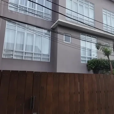 9 Potret Rumah Mewah Jirayut di Indonesia dengan Garasi 4 Mobil Hasil Kerja Keras