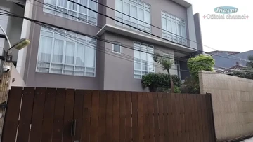 Update Informasi Selebriti InsertLive : 9 Potret Rumah Mewah Jirayut di Indonesia dengan Garasi 4 Mobil Hasil Kerja Keras