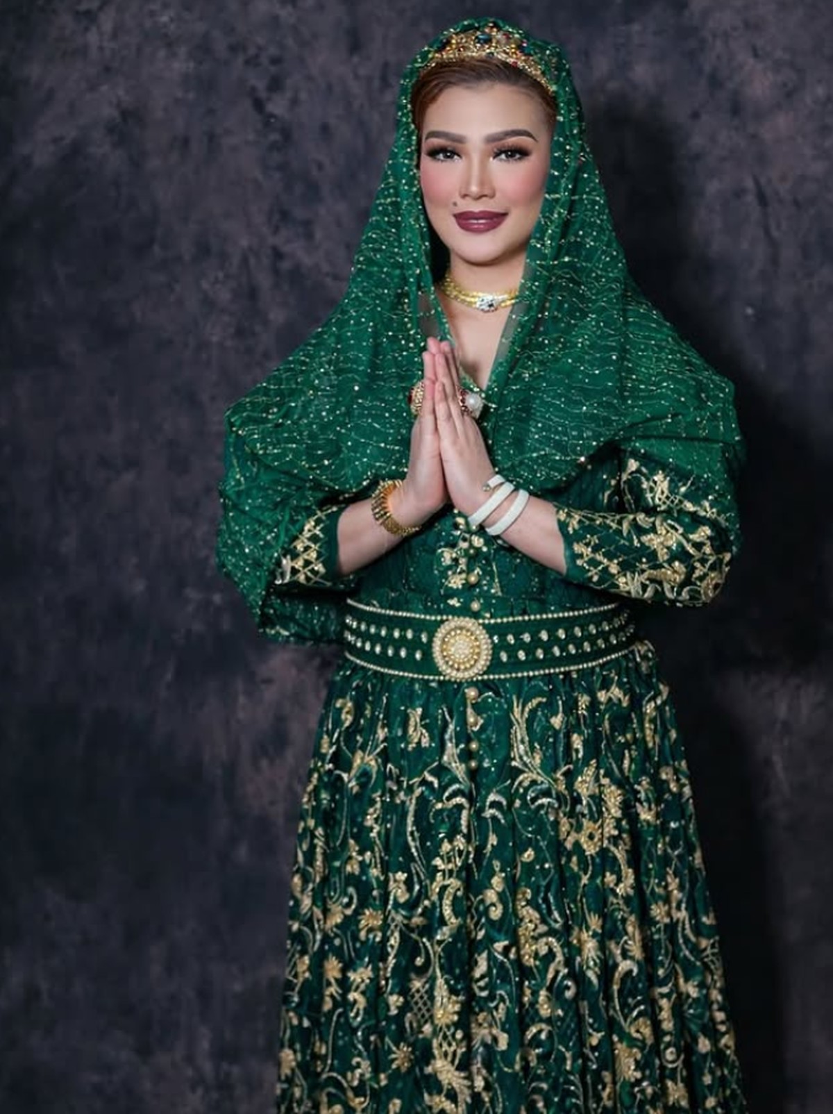 Sarifah Suraidah Abidien Harum&comma; gaya istri dari Gubernur Kalimantan Timur sedang jadi sorotan publik&period;