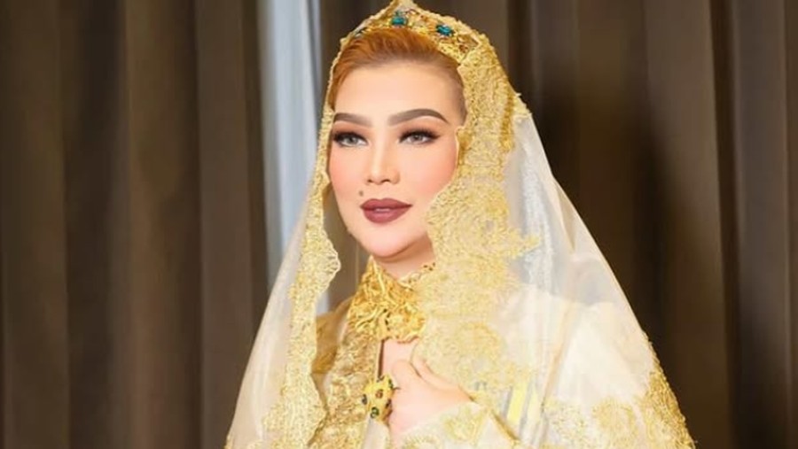 Sarifah Suraidah Abidien Harum&comma; gaya istri dari Gubernur Kalimantan Timur sedang jadi sorotan publik&period;