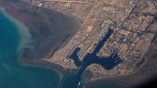 Tak ada laporan korban jiwa atau luka dalam serangan tiga kapal tersebut. Sebelumnya Garda Revolusi Iran menyatakan menutup jalur pelayaran tersebut.