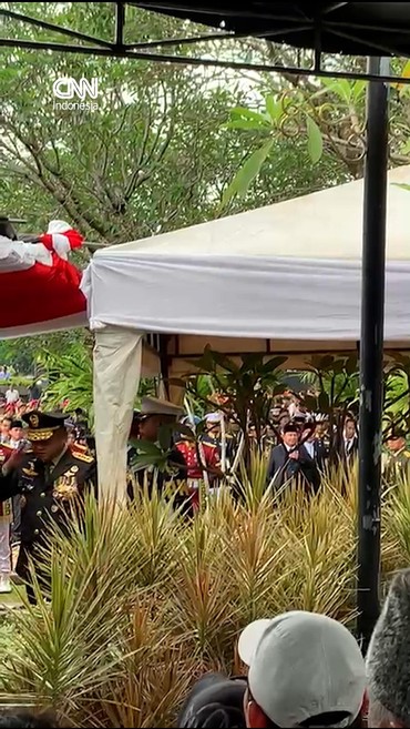 Momen Prabowo Pimpin Upacara Pemakaman Try Sutrisno