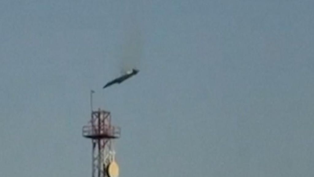 Detik-detik Pesawat Militer AS Jatuh Tertembak Rudal Kuwait