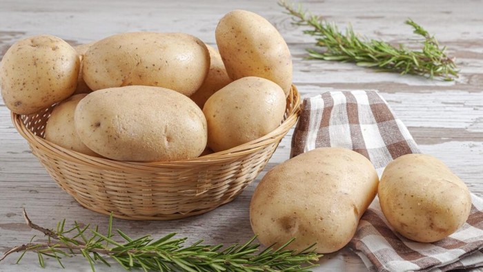 Wortel, kentang, singkong, dan bit dapat menumpuk timbal dari tanah atau pupuk yang terkontaminasi. / Foto: freepik.com/wirestock