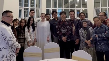 Berita Viral Selebriti dari InsertLive : Terjebak di Dubai, 7 Potret Kegiatan Agnez Mo Jalan Kaki hingga Bukber Bareng KJRI