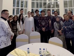 Terjebak di Dubai, 7 Potret Kegiatan Agnez Mo Jalan Kaki hingga Bukber Bareng KJRI