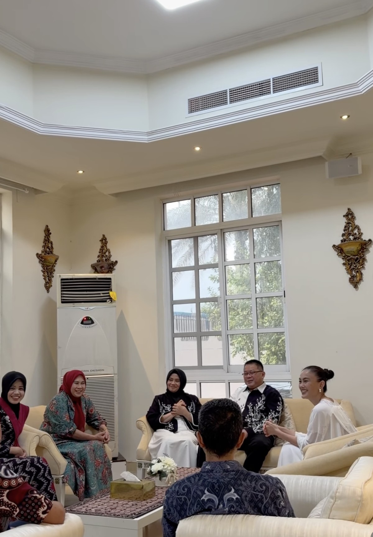 Agnez Mo masih di Dubai&period;