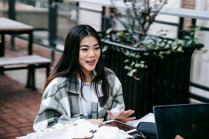 Kalimat “Aku nggak bisa mengontrol semuanya dan itu tidak apa-apa”. Mereka menerima tidak semua berada dalam kontrolnya.