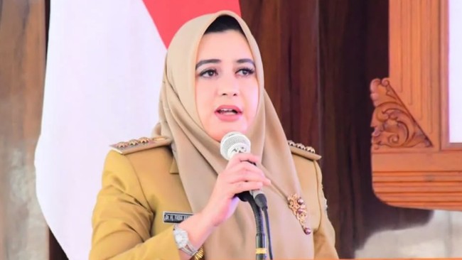 Partai Golkar menyesalkan OTT KPK terhadap Bupati Pekalongan, Fadia Arafiq. Sekjen Sarmuji minta kader jalankan tugas sesuai hukum dan tata pemerintahan.