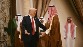 Iran Dikeroyok AS-Israel, Kenapa Arab Cs Malah Dukung Paman Trump?