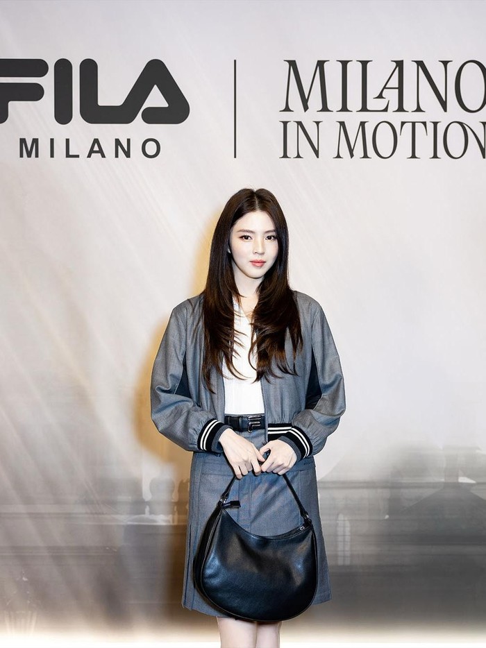 Pada Minggu, (1/3/2026) lalu, aktris Korea Han So Hee terlihat hadir dalam pergelaran FILA Womenswear Fall/Winter 2026/2027 di Milan Fashion Week./ Foto: instagram.com/fila_korea