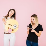 5 Ciri Kepribadian Orang yang Suka Pakai Emoji saat Berkirim Pesan Menurut Ilmu Psikologi