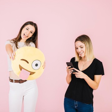 5 Ciri Kepribadian Orang yang Suka Pakai Emoji saat Berkirim Pesan Menurut Ilmu Psikologi