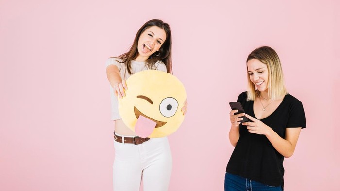 5 Ciri Kepribadian Orang yang Suka Pakai Emoji saat Berkirim Pesan Menurut Ilmu Psikologi
