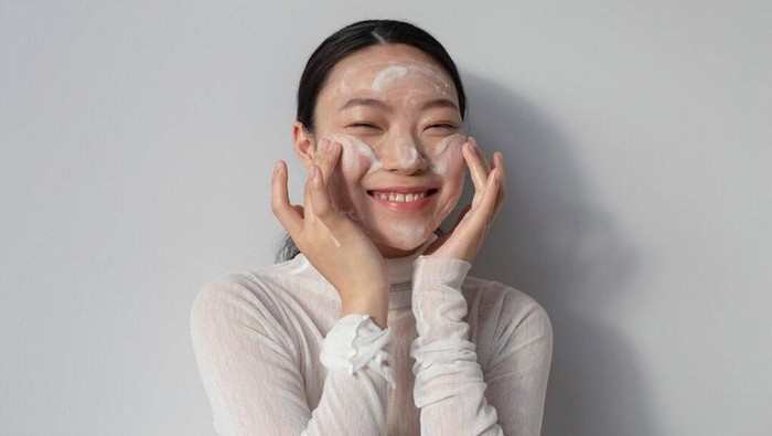 6 Rekomendasi Face Scrub untuk Bikin Kulit Lebih Cerah