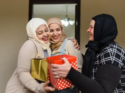Istri dan Ibu Sama-sama Membutuhkan, Siapa yang Harus Didahulukan?