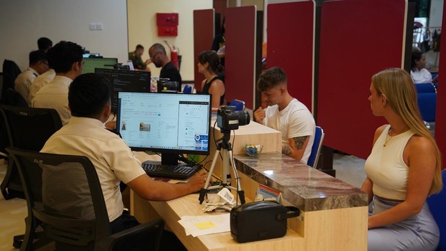 Imigrasi mencatat sebanyak 302 warga negara asing (WNA) mendapatkan izin tinggal keadaan terpaksa (ITKT) di Bali imbas kondisi darurat konflik di Timur Tengah.