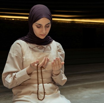 Mengenal 10 Keistimewaan Malam Lailatul Qadar, Lebih Baik dari 1.000 Bulan