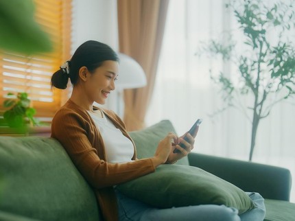 8 Ciri Kepribadian Langka yang Dimiliki Orang yang Lebih Suka di Rumah Saja Menurut Psikolog