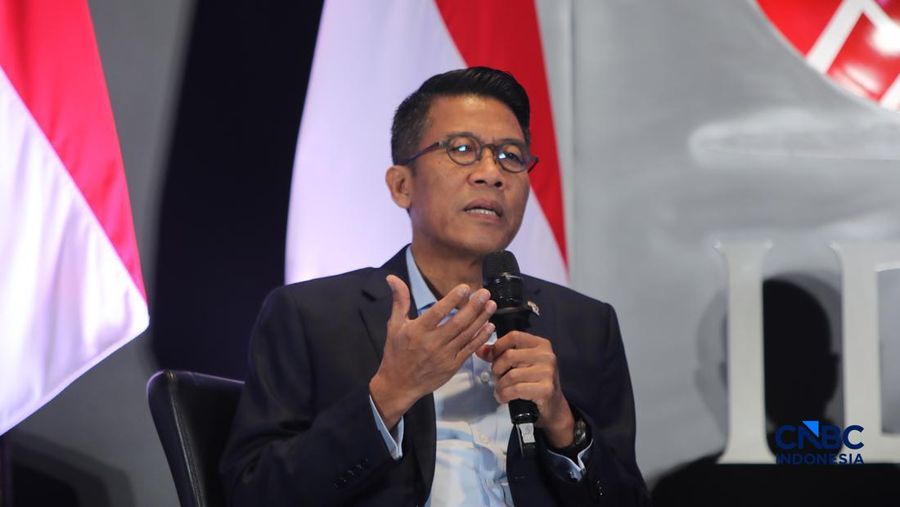 Misbakhun meminta Bank Indonesia (BI) mampu menahan laju pelemahan nilai tukar rupiah terhadap dolar Amerika Serikat (AS).