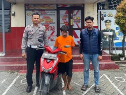 Lompat ke Truk Usai Curi Motor, Pria Surabaya Dihajar Massa di Gresik