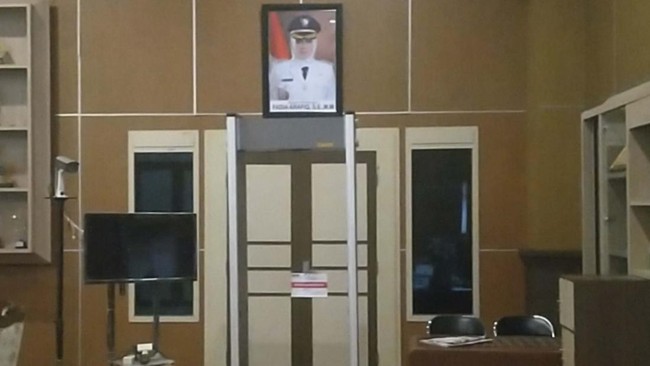 Komisi Pemberantasan Korupsi (KPK) melakukan operasi tangkap tangan (OTT) di Kabupaten Pekalongan, Jawa Tengah.