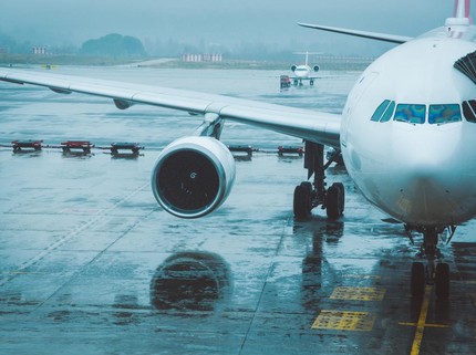 Penerbangan Ditutup, UEA Tanggung Biaya Akomodasi Turis yang Terjebak di Negaranya 