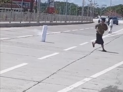 Video Viral Pria Nyalakan Petasan Jumbo di Flyover Canguk, Ini Faktanya