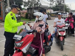 Tekan Curanmor saat Ramadan, Polisi Bagikan Kunci Cakram ke Warga Bogor