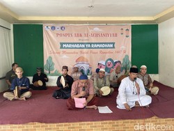 Alunan Rebana Kelompok Santri Autis Menggema di Ponpes Al-Achsaniyyah Kudus