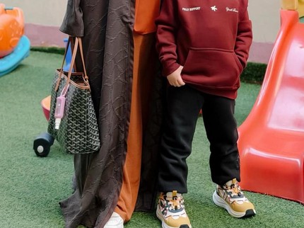 5 Potret Sulaiman Anak Oki Setiana Dewi yang Alami Prader Willi Syndrome, Pindah Sekolah ke Mesir