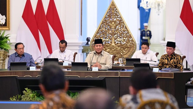 Presiden Prabowo mengundang mantan presiden hingga Menlu membahas konflik Timur Tengah. Pakar menyinggung upaya konsolidasi legitimasi Presiden.