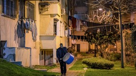 FOTO: Saat Kota Terlelap, Tradisi 55 Tahun Ini Tetap Bertahan