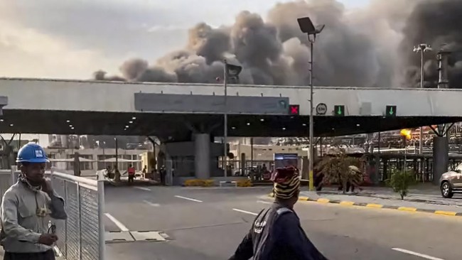 Harga minyak naik dipicu aksi karena Iran memblokade Selat Hormuz usai dikeroyok AS dan Israel. Hal itu turut memantik kekhawatiran akan pasokan minyak global.