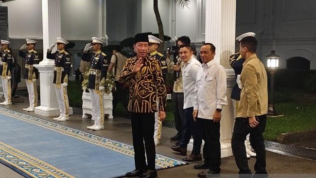 Joko Widodo membeberkan isi pembicaraan dengan Presiden Prabowo Subianto dalam pertemuan yang turut mengundang seluruh mantan Presiden dan Wapres di Istana.