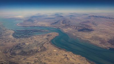 Mengapa Selat Hormuz Sangat Vital Bagi Perekonomian Dunia?